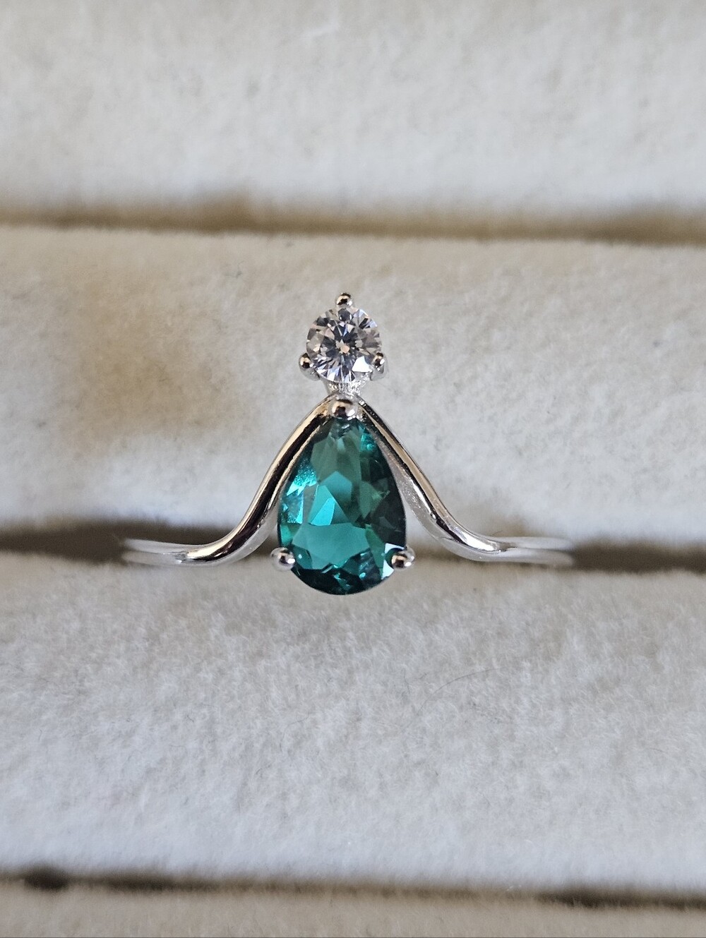 925 Sterling Silver Green Teardrop CZ Dainty Ring